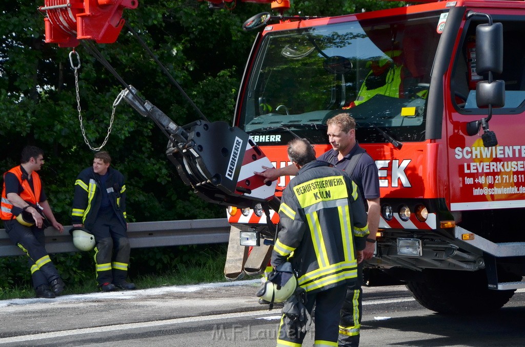 Schwerer VU A 1 Rich Koeln hinter AS Burscheid P451.JPG - Miklos Laubert